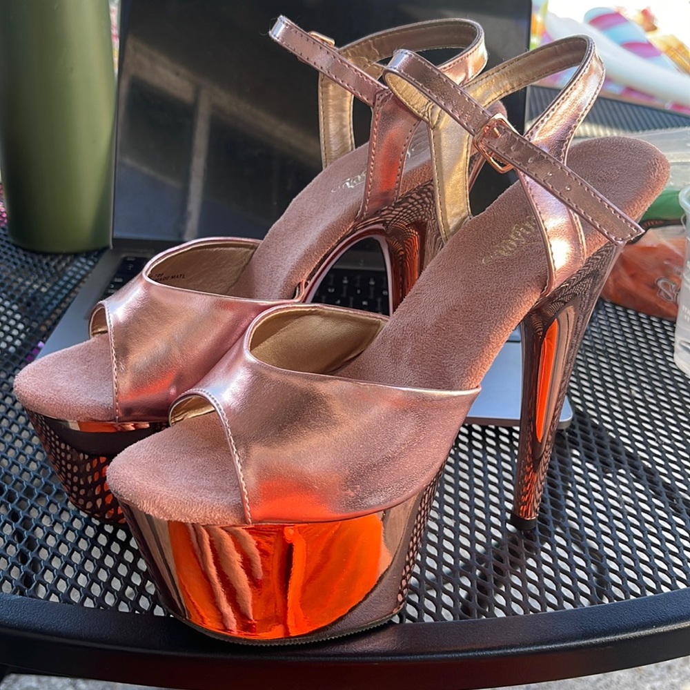 7" Heel, 2 3/4" Platform Ankle Strap Sandal

7" (17.8cm) Stiletto Heel